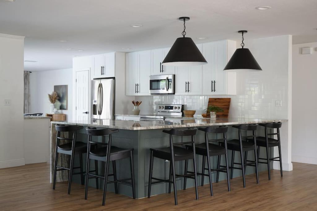 Remodeled 4Br Pool Home / Golf View/Near Beaches ซาราโซตา ภายนอก รูปภาพ